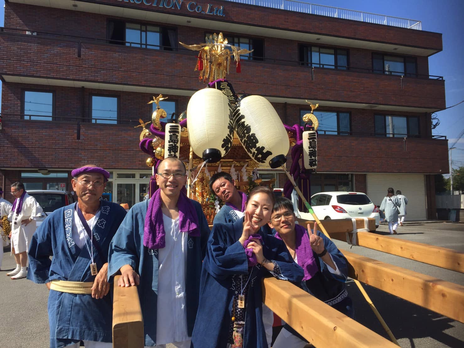 三島神社へ神輿を担ぎに行ったときの集合写真